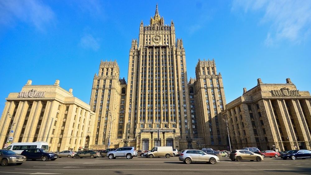 Rusko v odvetě vypovídá diplomaty Slovenska a Pobaltí. Mluví o „pseudosolidaritě”